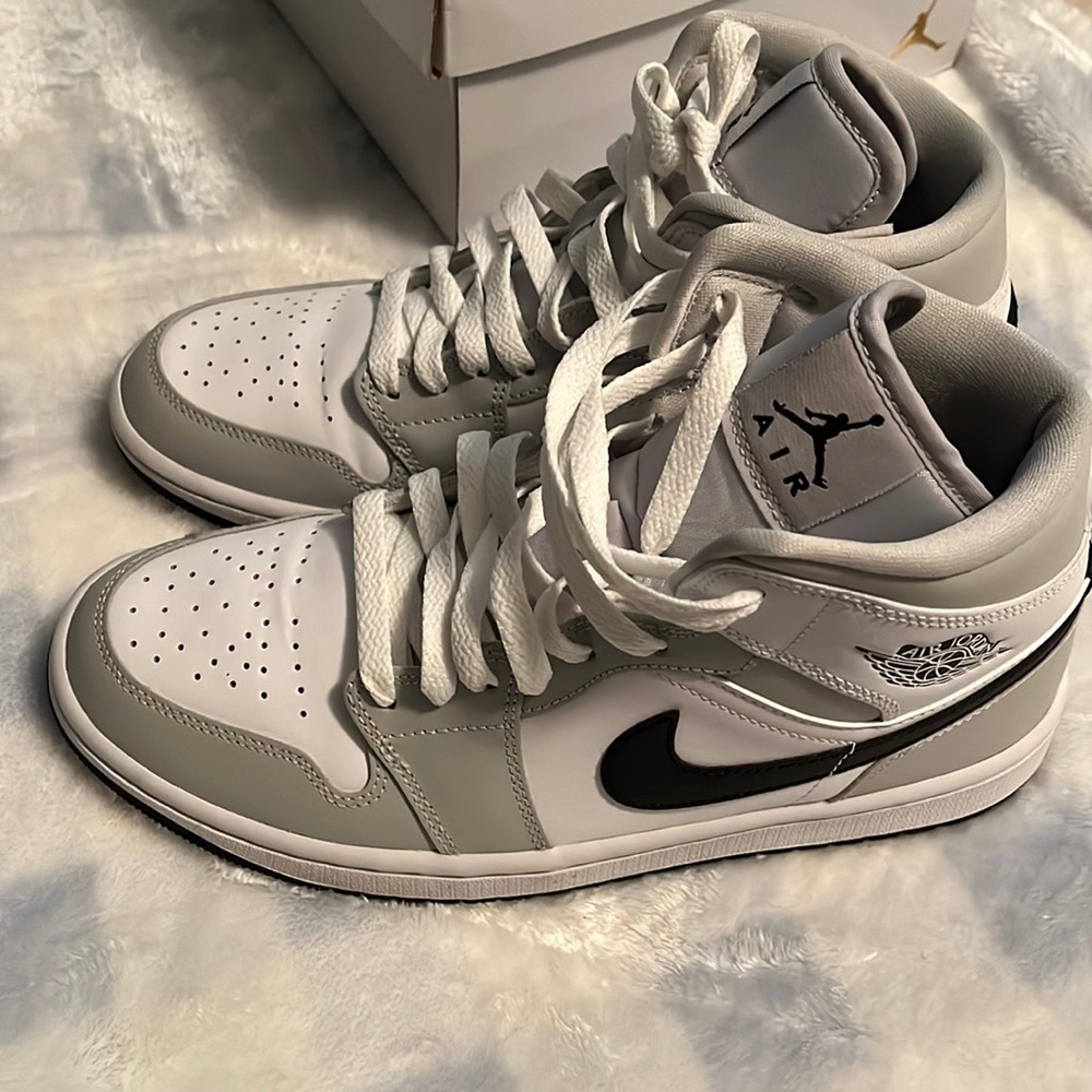 Womens Air Jordan 1 mid